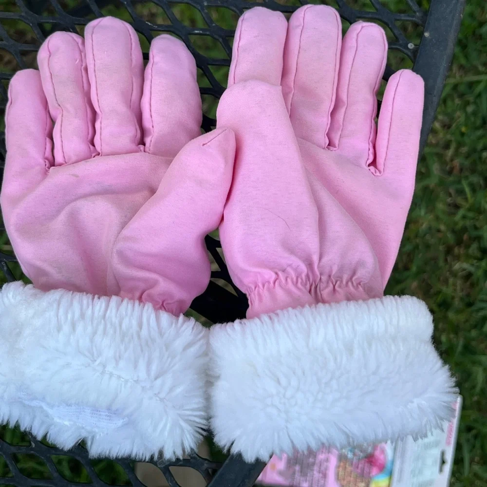 Sanrio Y2K hello kitty White Fuzzy Bucket Hat and gloves